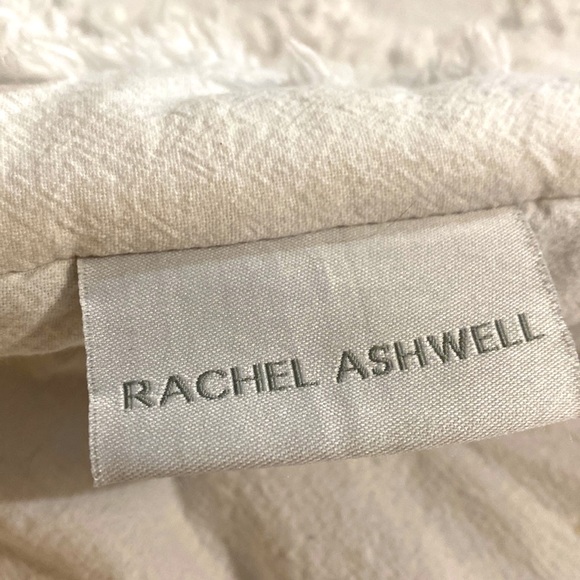 White Comforter And Pillow Shams - Picture 4 of 6